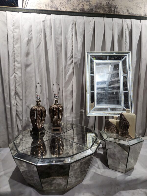 Art decor glass table and decor lot - Image 2