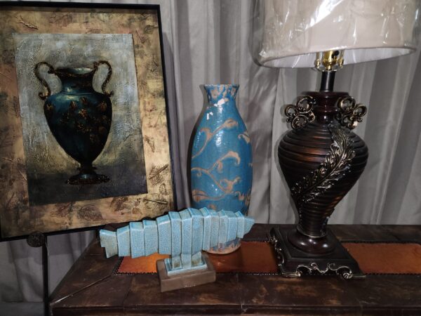 Sofa table decor lot - Image 2