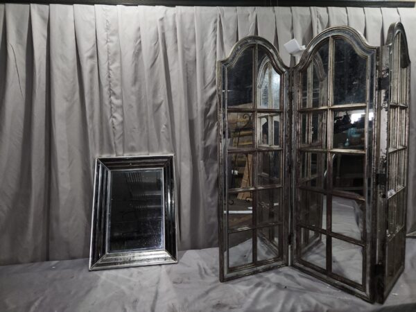 Tri-fold glass mirrored room divider lot