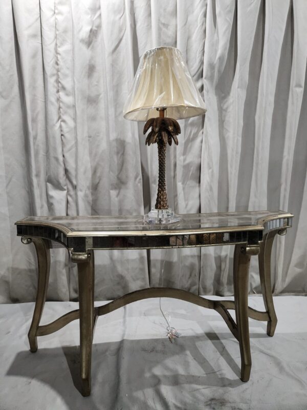 Entryway table with lamp