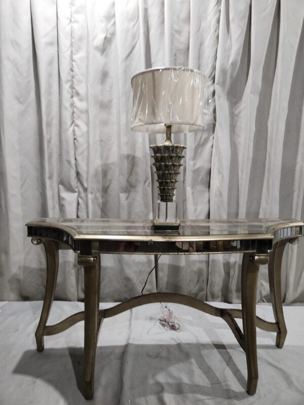 Entryway table with lamp
