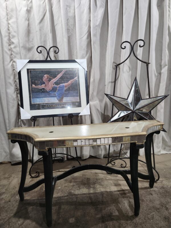 Decor and entryway table